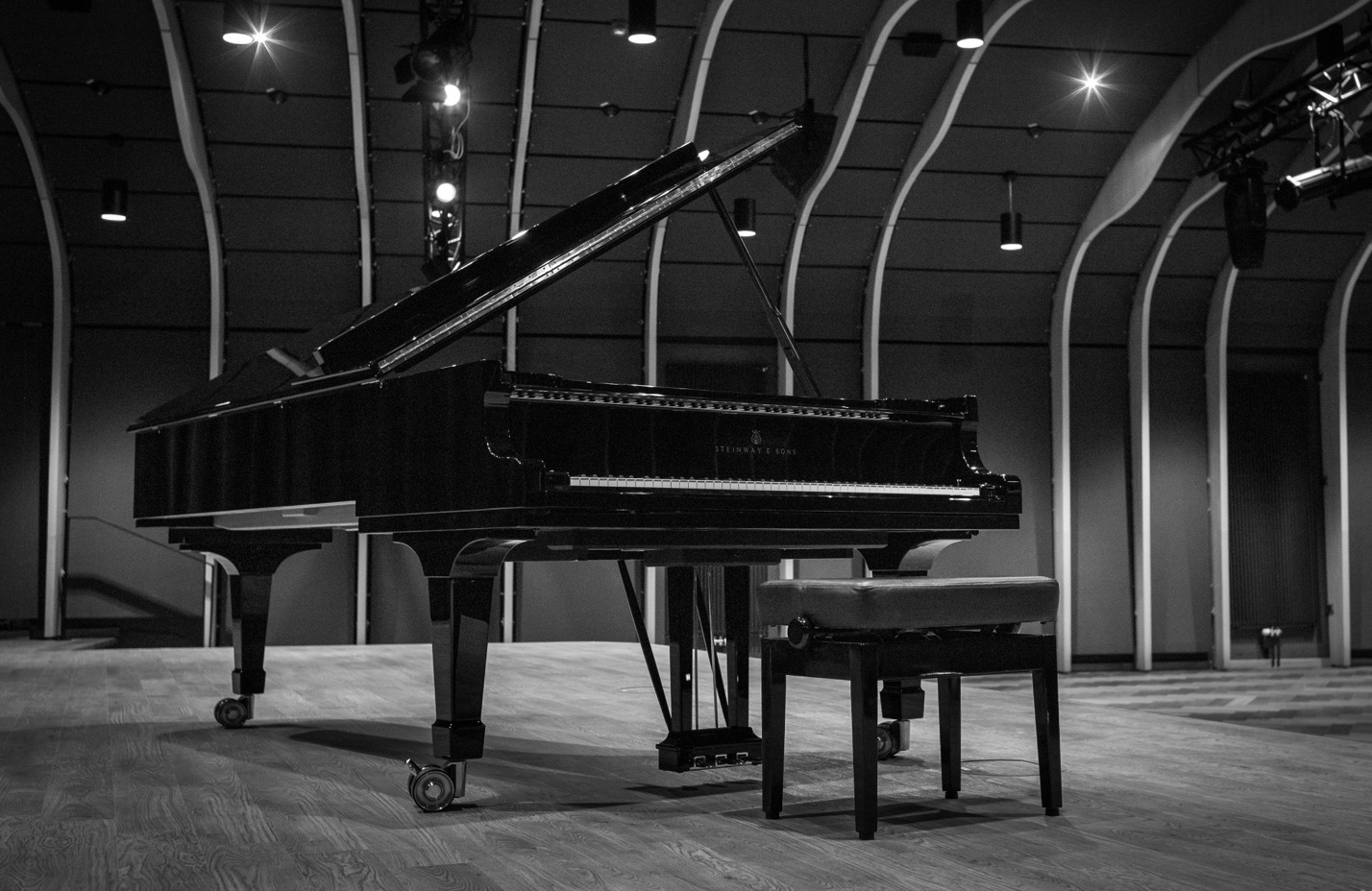 JazzHall – Flügel auf der Bühne